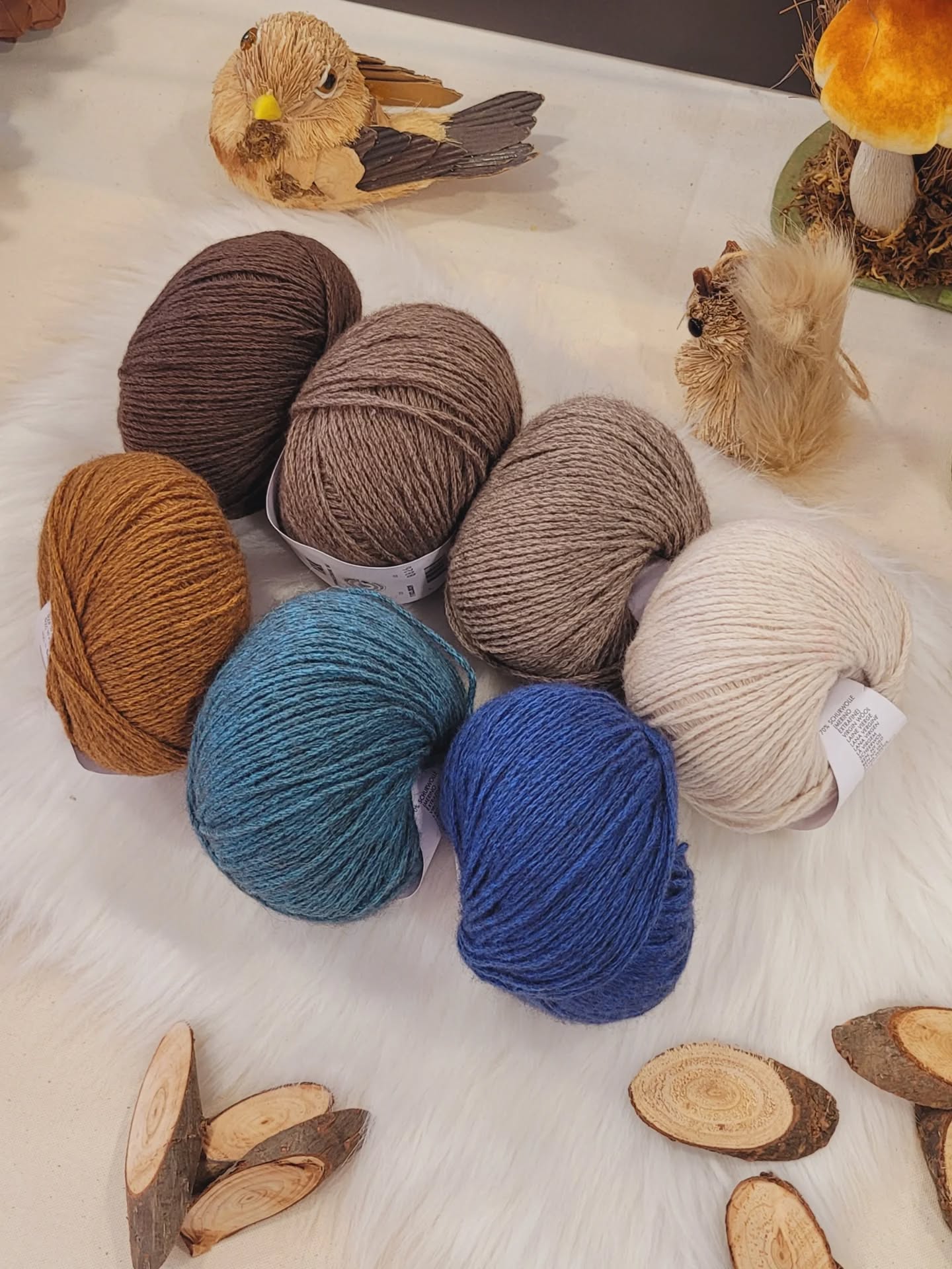 🦬Yak @langyarns_official 🦬

🥰Pour tricoter des ouvrages classiques, optez pour la laine Yak, garante d'un ouvrage souple, moelleux et confortable.

Composition: 70% laine mérinos superfine, et 30% Yack.

Pelote de 50 g. = 120 m.

🪡Aiguilles N°4.5 - 5.

Echantillon pour 10 cm en jersey = 18 m et 26 rgs.

📜Prévoir: 11 pelotes de laine Yak de Lang Yarns pour un pull homme taille S- M, 8 pelotes pour femme taille S - M, 6 pelotes pour un 10 ans.

Disponible en plus de 26 coloris au choix.🌈

Bon samedi !🙏
•
#ladylaine #yak #laineatricoter #langyarns #yack