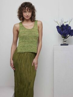 🍋‍🟩🥝Inspiration débardeur pailleté pour briller de mille feux au soleil, à tricoter dès maintenant !🥝🍋‍🟩

👕Modèle 21 Tiffany du catalogue @langyarns_official FAM 288 Collection, saison Printemps été 2026.

🔄Tailles S/M/L/XL :
🧶Coton Belle coloris 1179.0097 = 2/3/3/3 pelotes 
+ 🧶Paillettes coloris 39.0098 = 4/5/6/6 pelotes.

A tricoter les 2 fils ensemble.

➿️Point de Jersey endroit ajouré.

🪡Aiguilles n°2.5, 3.5.

Bon jeudi ! 😊
•
#ladylaine #paillettes #débardeur #ideetricot #langyarns