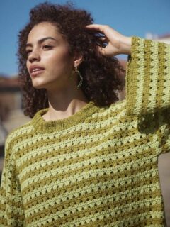 ⛰️Avec ce temps encore pluvieux et frais, ce pull au crochet sera parfait pour ce mois de Mai maussade.⛰️🌨

👕Modèle 10 Feast of stiches du catalogue @wooladdicts 16.

🧶Lin et coton Whisper, nouveauté printemps été 2026.

🔄Tailles S-M/ L-XL :
Coloris 1176.0117 = 6/8 pelotes +
Coloris 1176.0116 = 6/7 pelotes 

🪡Crochet n°5 et aiguille circulaire courte n°4.

Bon jeudi !✌️
•
#ladylaine #whisper #pullcrochet #langyarns #inspirationcrochet