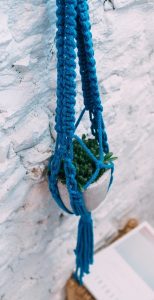 macramé suspension murale
