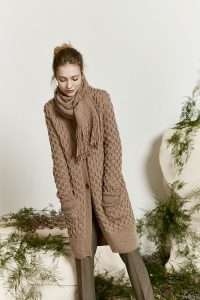 manteau et écharpe femme tricot lang yarns