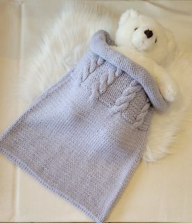 👶Cocon de naissance, une tendance à tricoter pour les nouveau-nés pour passer un hiver au chaud.🔥

Je viens de terminer ce dodo bag, Tricoté main en laine Glory de Wooladdicts : 100% Extra fine Mérino, superwash Coloris 1061.0103.🧶

Largeur : 43 cm.
Hauteur : 55 cm.

💻Très facile à réaliser et disponible à la vente sur notre site www.ladylaine.net et en boutique Ladylaine.

Bon vendredi !✌️

@langyarns_official
@wooladdicts
@langyarns_fr
@langyarns_nl
•
#dodo #nouveauné #baby #bébé #layettetricotéemain
#layette #layettebébé #glory #wooladdicts #langyarns_official #langyarns #wooladdictsglory #vendredi #friday #laine #wool #cocon #cocondenaissance #dodobébé #dodobag #tricot #tricoter #ladylaine #ideetricot #jetricote #jetricotepourbebe #passionlaine #boutiquefrançaise