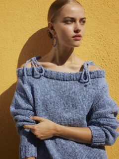 🦋A la fois moderne et décontracté, ce joli pull facile à tricoter en lin et coton est in incontournable de votre dressing.🦋

👕Modèle 1 Unhurried Mind du catalogue @wooladdicts 16, collection Printemps Eté 2026.

🧶Lin et coton Pride coloris 1090.0021. 

🔄Tailles S-M/L-XL = 6/7 pelotes (fil double).

➿️Point de Jersey endroit et côtes 2/2.

🪡Aiguilles n°5 et 6, Aiguille circulaire n°5, un jeu d'aiguilles n°3.5.

Bon jeudi !🌞
•
#ladylaine #pride #pulltricot #wooladdicts #langyarns