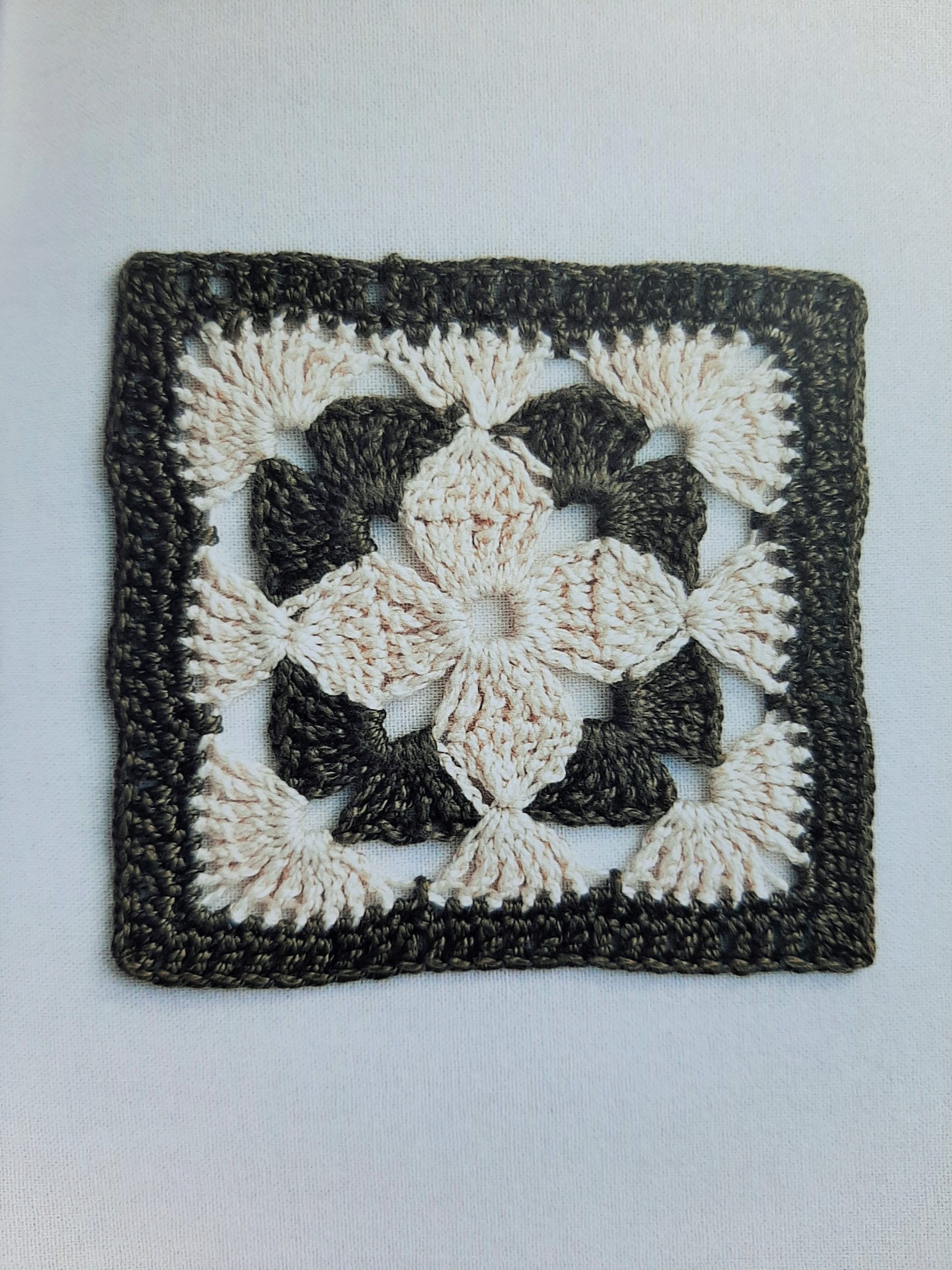 carré crochet forme fleur
