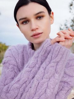 🌌🥰Douceur et cocooning sont au RDV avec ce pull torsadé en laine Honor de @wooladdicts 🥰🌌

👕Modèle 7 Soothing Whisper du catalogue Wooladdicts 15, saison automne hiver 2025-2026.

🧶Laine Honor coloris 1084.0146 de @langyarns_official

🔄Tailles S/M-L/XL = 10/12/14 pelotes.

➿️Point de torsades et côtes 2/2.

🪡Aiguilles n°5 et 6.

Bon samedi !😀
•
#ladylaine #langyarns #langyarns_official #wooladdictsbylangyarns #wooladdicts #wooladdictshonor #honor #wooladdict #samedi #saturday #weekendtricot #weekend #laine #patrontricot #ideetricot #pulllaine #pullfemme #pulltricoté #torsade #torsades #mauve #sameditricot #wool #yarn #lana #faitmain #handarbeit #handmade #pattern