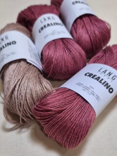 🎀🌸Adoptez la fraîcheur et le tomber fluide d'un tricot en pur lin🌸🎀
🌈Disponible en 38 coloris au choix sur www.ladylaine.net.

🌾Le lin, matière incontournable à la belle saison.

Très doux et pour conserver cette douceur, vous pouvez ajouter un adoucissant à votre eau de rinçage.

Composition : 100% pur lin.

Echeveau de 50 g. = 165 m.

🪡Aiguilles N° 3 - 4.

Echantillon pour 10 cm = 21 m et 32 rgs.

🤓Pour en savoir plus sur le lin, RDV sur notre blog : le fil à tricoter à base de lin.

Prévoir 9 pelotes pour un pull homme, 7 pelotes pour femme, 5 pelotes pour un 10 ans.

Bon vendredi !😀
•
#lin #ladylaine #crealino #langyarns #filatricoter