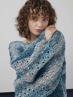 🦋Tricot ajouré au crochet, parfait pour la belle saison.🦋

👕Modèle 29 Yumi du catalogue @langyarns_official FAM 288 Collection, saison Printemps été 2026.

🧶Lin et coton Linello coloris 1066.0288 de @langyarns_fr

🔄Taille unique = 5 pelotes.
 
➿️Point de coquilles en quinconce.

🪡Crochet n°3.

Bonne journée !😊
•
#ladylaine #crochet #linello #langyarns #ideecrochet