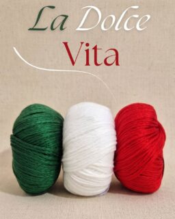 ☀️🇮🇹Vivez au rythme de la Dolce Vita cet été avec le joli coton Sunshine de @wooladdicts.☀️🇮🇹

Illuminez votre été avec la brillance naturelle du coton bio.
Beau coton satiné.

Composition : 100 % coton bio mercerisé.

Pelote de 50 g = 95 m.

🪡Aiguilles N° 4.5 - 5.

Echantillon pour 10 cm en jersey = 18 m et 24 rgs.

Prévoir 9 pelotes pour un pull femme, 12 pelotes pour homme, 6 pelotes pour un 10 ans.

🎨Disponible dans de nombreux coloris sur www.ladylaine.net et en boutique Ladylaine.

Bon lundi de pentecôte à toutes et tous sous ce beau soleil et cette chaleur.🌡
•
#ladylaine #dolcevita #cotonbio #sunshine #langyarns