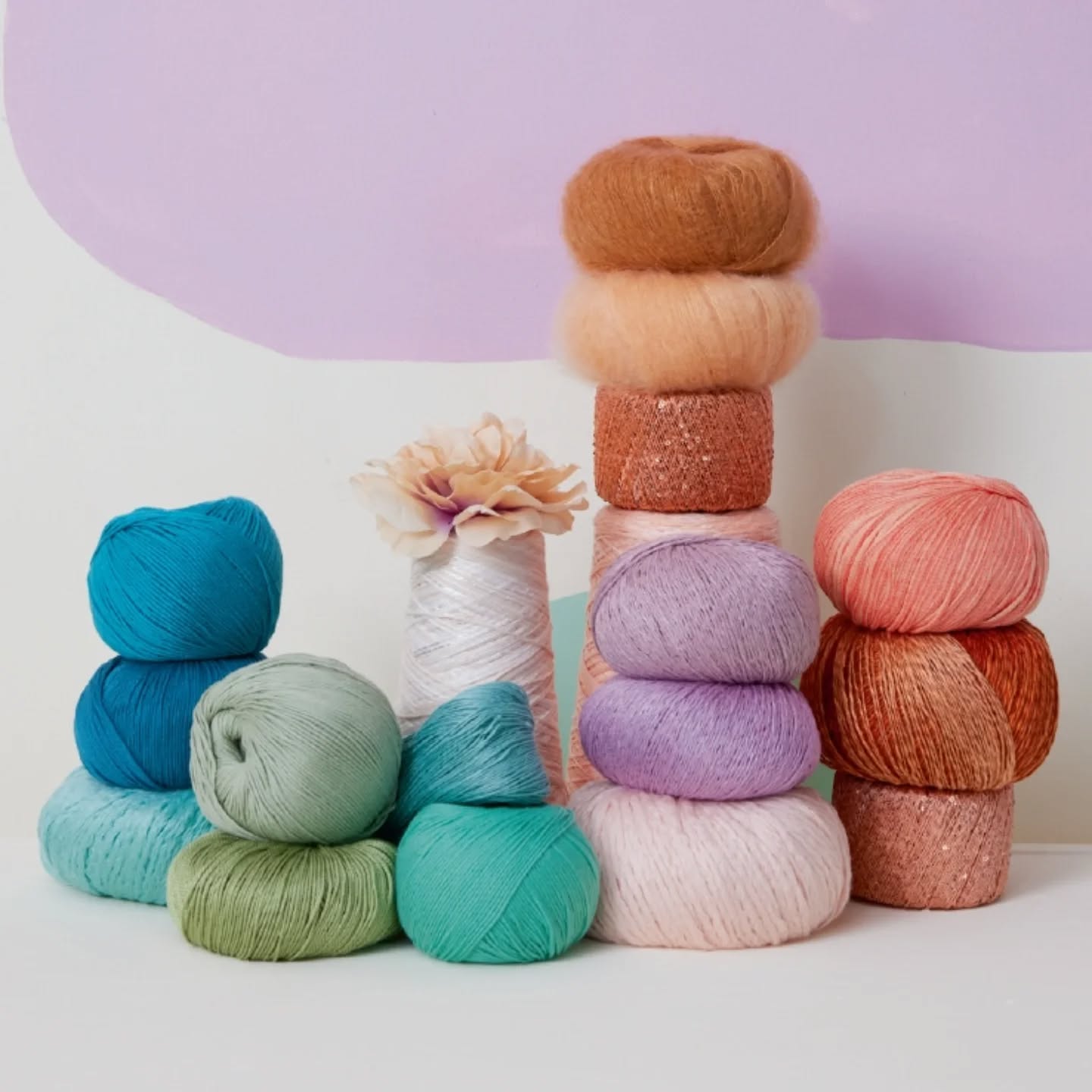 🙏Sans plus attendre, les jolis fils à tricoter et les cotons de @langyarns_fr, dans des tons printaniers doux ont hâte de rejoindre vos aiguilles et crochets.🍓🍏

🧶Des fils en lin, coton, mohair et soie, Paillettes✨️, viscose Seacell🌱...vous aurez l'embarras du choix de choisir la matière et la couleur qui vous plaît.

🎨A découvrir en boutique Ladylaine et sur notre site www.ladylaine.net.

Bon lundi !😉
•
#ladylaine #langyarns #coton #tricot #crochet