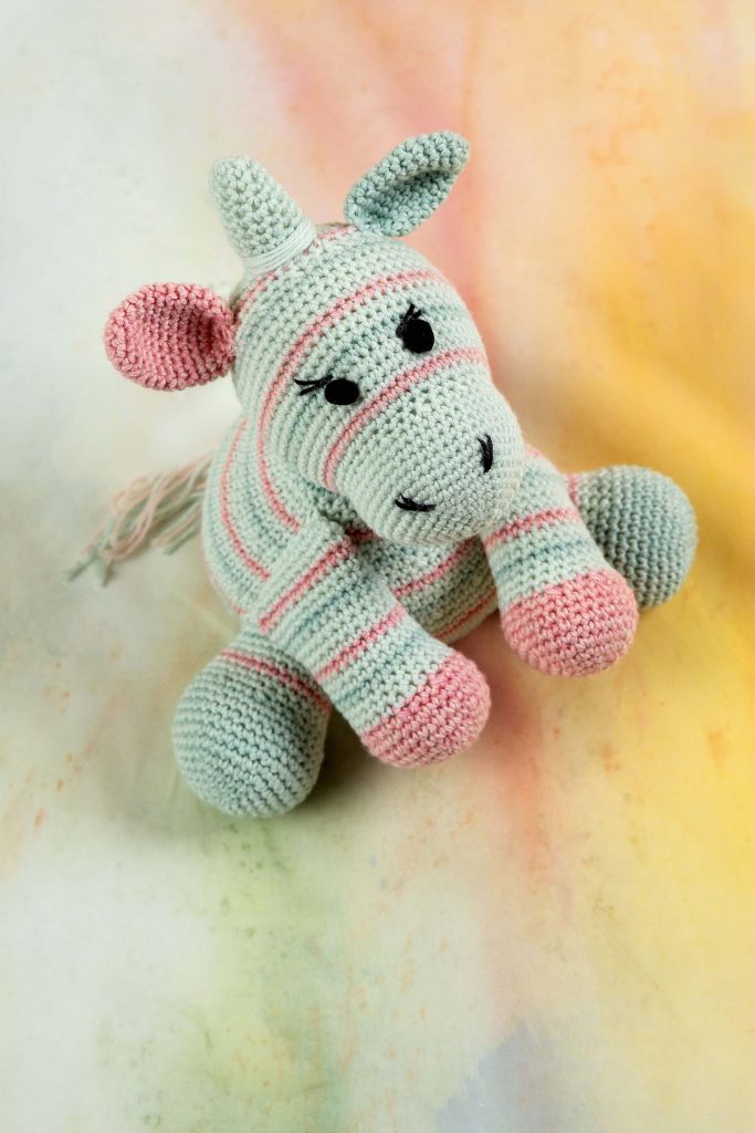 Doudou licorne au crochet 8 catalogue Lang Yarns Punto 35