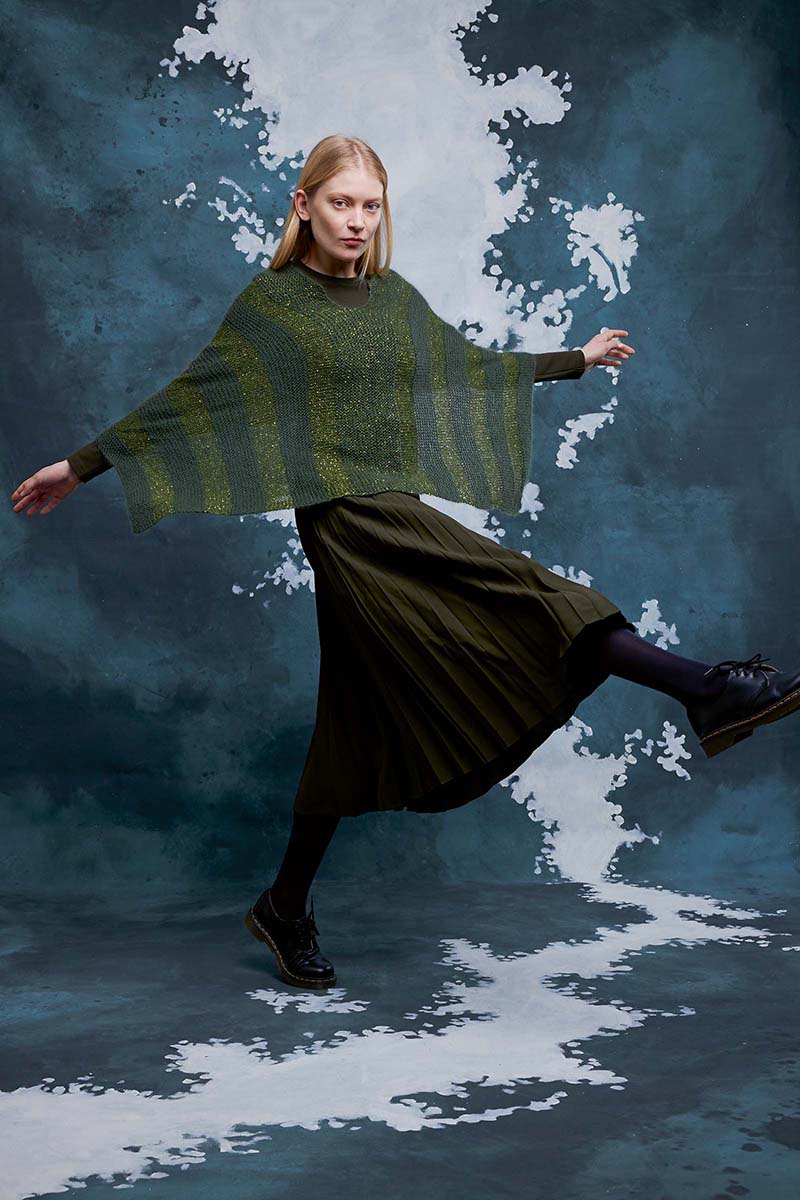 Poncho 42 catalogue Lang Yarns FAM 286 Collection