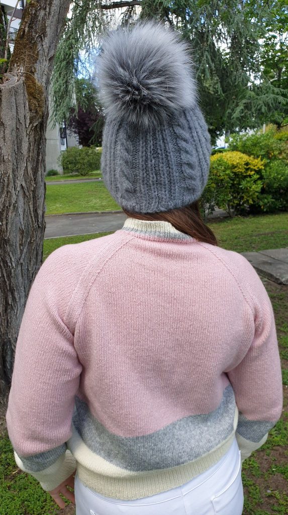 bonnet cashmere light et pompon fausse fourrure