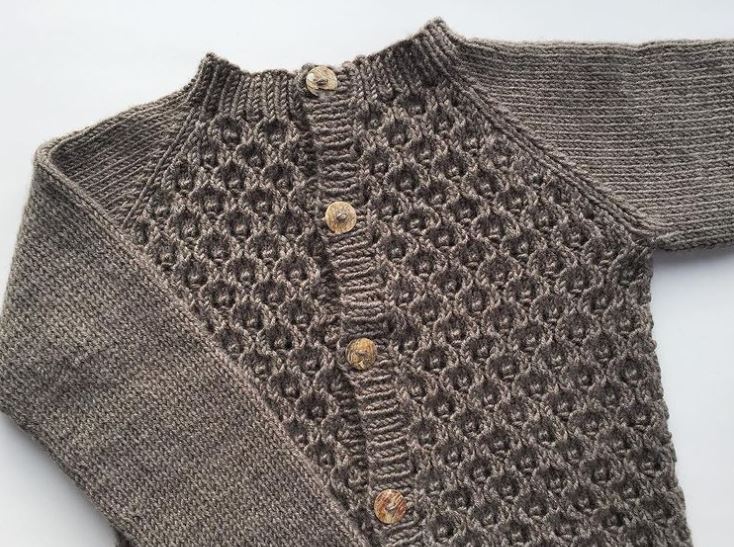 boutonnière Gilet en Baby Alpaca de Lang Yarns