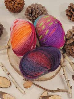 ⚘️Mystery @wooladdicts ⚘️

Une jolie laine aux coloris changeants, qui dynamisent votre tricot.🥰

Fabrication mailles chaînettes, donne du volume et de la légèreté à la fibre.

🐑Composition: 92% laine, 8% polyamide.

Pelote de 50 g. = 110 m.

🪡Aiguilles N° 8 - 9.

Echantillon pour 10 cm = 13 m et 21 rgs.

Prévoir 11 pelotes de laine Mystery pour un pull pour homme, 8 pelotes pour femme et 6 pelotes pour un 10 ans.

🎨Disponible en plusieurs coloris au choix sur www.ladylaine.net et en boutique Ladylaine.

Bon dimanche !🌫
•
#ladylaine #langyarns #wooladdicts #wooladdictsmystery #mystery #jaimeletricot #jetricotepourmoi #jetricote #laine #laineatricoter #laineaddict #wooladdict #lana #wolle #yarn #dimanche #dimanchetricot #weekendtricot #weekend #december #décembre #igknitting #igknit #tricoter #tricot #pelotedelaine #pelote