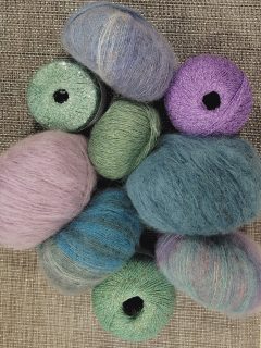 🍭🍨Les jolies couleurs de laines pastels, douces à tricoter et à porter.🍨🍭

📸Sur ces photos, on vous présente :

🧶Silkhair Print de @lanagrossa, un joli mohair et soie degradé.

🧶Lamé Soft et Paillettes de @langyarns_official pour une touche de brillance.

🧶Mohair Fancy @langyarns_nl, un mohair et soie au ton uni avec fil de lamé et paillettes incorporés.

🧶Malou Light @langyarns_fr et Honor @wooladdicts, fils d'alpaga.

Toutes ces pelotes sont disponibles dans de nombreux coloris au choix.🌈

Bon jeudi !🙂
•
#laineatricoter #ladylaine #langyarns #wooladdicts #lanagrossa