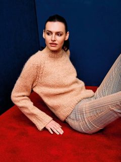 🦙🍑Pull Top down avec détail à torsades en laine de lama🍑🦙

👕Modèle 246 Debbie du catalogue @langyarns_official Punto 89 Baby Lama avec emmanchures raglantes.

🧶Laine Baby Lama coloris 1170.0027 de @langyarns_fr

🔄Tailles S-M/-XL = 6/8 pelotes. 

➿️Point de Jersey endroit, torsades au poignet et le long des raglans.

🪡Aiguille circulaire N°5.

Bon samedi !😉
•
#lainedelama #picoftheday #photooftheday #jetricote #pulllaine #pull #sweaterknitter #sweater #pulltopdown #topdownknitting #samedi #saturday #lama #lainedelama #laineaddict #pullsanscouture #langyarns #langyarns_official #langyarnsbabylama #babylama #ladylaine #lovewool #loveyarn #ideetricot #pulltricoté #faitmain #pullfemme