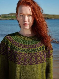 🇮🇸🪢Le pull iconique islandais mixte avec motif jacquard tricoté en top down🪢🇮🇸

Déclinable version homme ou femme.👨👱‍♀️

👕Modèle 268 Ronan du catalogue @langyarns_official Punto 87 Spirit of Donegal.
 
🧶Laine Donegal Woolen Spun de @langyarns_fr
 
Coloris 1172.0097 = 13 pelotes 
Coloris 1172.0017 = 1 pelote 
Coloris 1172.0080 = 2 pelotes
Coloris 1172.0018 = 1 pelote 

➿️Point de Jersey endroit, côtes 1/1 et Grille jacquard expliquée dans le catalogue.

🪡Aiguilles circulaires n°3.5, 4, 4.5.

Bon lundi !👍
•
#lundi #monday #picoftheday #jacquard #pulltopdown #topdown #topdownknitting #topdownsweater #pullmixte #mixte #langyarns #donegal #donegalwoolenspun #langyarnsdonegalwoolenspun #langyarns_official #ladylaine #pattern #patrontricot #ideetricot #doityourself #faitmain #diytricot #diy #pulljacquard #pullislandais #jaimeletricot #jetricote #fattoamano