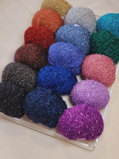 ✨️Toute l'équipe Ladylaine vous souhaite un merveilleux réveillon de Noël ce soir en compagnie pour nous des pelotes de Astra de @langyarns_official.✨️🥰

🧶Astra est un fil brillant d'accompagnement composé de 60% polyester et 40% polyamide.

Pelote de 25 g.= 550 m., de quoi faire du chemin !👌

🎨Disponible en 18 coloris au choix, en stock à la boutique Ladylaine et sur notre site www.ladylaine.net.

Bonne journée !🎅
•
#ladylaine #langyarns #astra #reveillondenoel #brillant