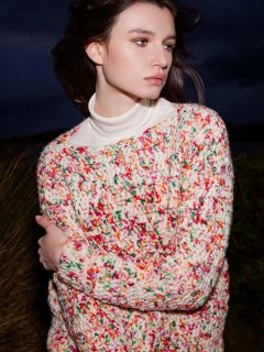 🌸Le pull Mosaic au crochet 🌸

👕Modèle 047 Willow du catalogue @langyarns_official Punto 84 Mosaic.

🧶Laine Mosaic coloris 1165.0006 de @langyarns_fr

🔄Tailles S-M/L-XL = 6/7 pelotes.

➿️Côtes 1/1 aux Aiguilles puis point de brides au crochet.

🪡Aiguilles n°7 et crochet n°9.

Bonne journée !😊
•
#ladylaine #langyarns #mosaic #pull #crochet