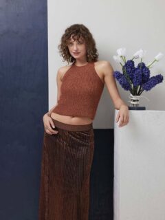 ⭐️🌟La brillance est au RDV avec ces deux tops de la nouvelle collection Printemps été 2026 de @langyarns_official.🌟⭐️ 

👕Modèle 36 Grace du catalogue @langyarns_fr FAM 288 Collection.
🔄Tailles S/M/L/XL :
🧶Fil à tricoter Lamé Soft coloris 56.0067 = 4/5/5/6 pelotes.
➿️Point de demi côtes anglaises. 
🪡Aiguilles n°2.5 et 3.

👕Modèle 33 Blair du catalogue @langyarns_nl FAM 288 Collection.
➿️Haut au crochet, bords côtes aux aiguilles. 
🔄Tailles S/M/L/XL : 
🧶Fil à tricoter Lamé Soft coloris 56.0088. 
🪡Crochet n°3.5 et Aiguille circulaire courte n°2.5.

Bon dimanche !🌤
•
#ladylaine #debardeur #lame #langyarns #tricot