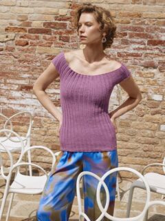 🎀Tricot côtelé près du corps, idéal pour les débutantes en tricot et facile à réaliser.🎀

👕Modèle 30 New perspective du catalogue @wooladdicts 16. Collection Printemps-Eté 2026.

🧶Top en top down (de haut en bas) coton Sweet coloris 1175.0145.

🔄Tailles S/M/L/XL = 5/5/6/7 pelotes.

➿️Point de Côtes 3/2.

🪡Aiguille circulaire n°3.

Bon mercredi !🙂
•
#sweet #tricotfacile #ladylaine #tricotfaitmain #jetricote