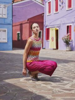 🎀🎉Débardeur tendance au crochet garantie anti chaleur avec son motif ajouré de @langyarns_nl.🎉🎀

👕Modèle 7 Poppy du catalogue @langyarns_official Punto 91 Colorful.

🧶Coton Quattro Dégradé coloris 1088.0016 ou autre coloris au choix de @langyarns_fr

🔄Tailles S/M-L/XL = 2/3/3 pelotes.

🪡Crochet n°3.5 + Aiguille circulaire n°2.5 pour les bordures.

Bon vendredi 🥵et restez bien au frais si vous le pouvez, dans ce cas, commander en ligne !💻
•
#ladylaine #crochet #langyarns #ideecrochet #coton