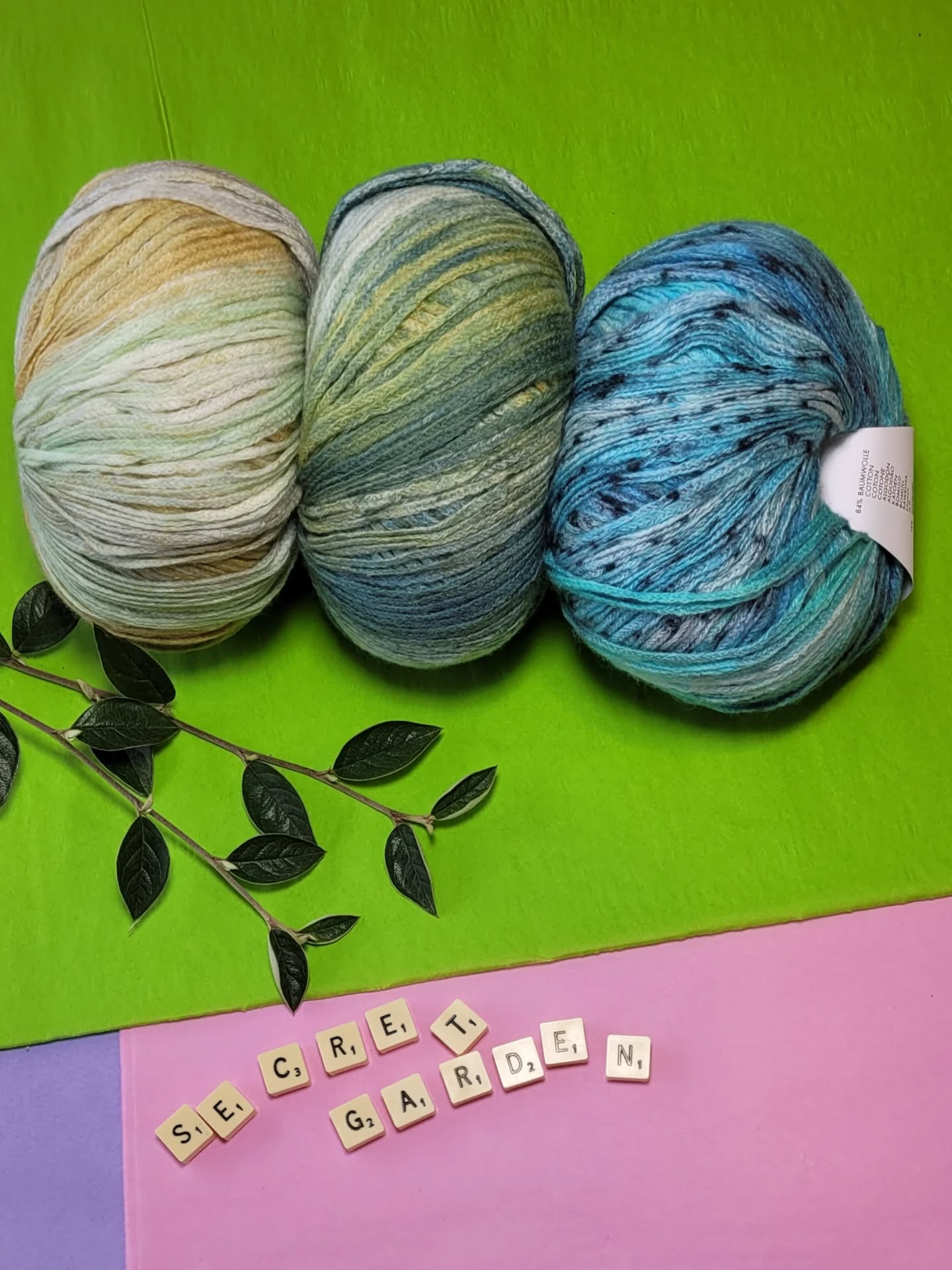 🌳Évadez-vous dans un jardin de couleurs avec le fil Secret Garden de @langyarns_official.🌳
🎨Disponible en 9 coloris au choix sur www.ladylaine.net et en boutique Ladylaine.

🥰Beau coton aux coloris tendres dégradés, une invitation à partager un doux rêve de fleurs et de parfum au fur et mesure que vos mains indiquent le chemin.

Composition: 84% coton, 16% polyamide.

Pelote de 50 g. = 240 m.

🪡Aiguilles 3.5 - 4.

Echantillon pour 10 cm = 21 mailles et 36 rangs.

Pour un pull homme taille M prévoir 6 pelotes, 5 pelotes pour un pull femme taille M et 3 pelotes pour un pull enfant 10 ans.

Bon jeudi !☀️
•
#ladylaine #langyarns #secretgarden #coton #cotton