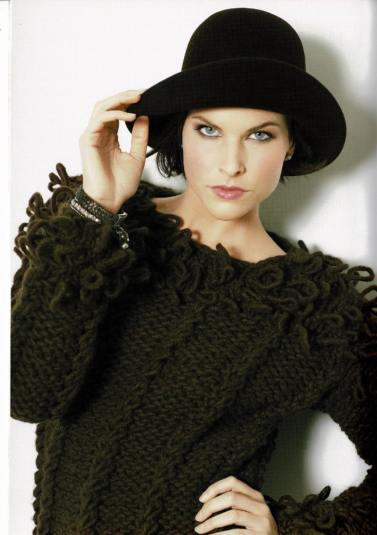 Pull avec mailles longues au crochet catalogue Gedifra Moments 0219