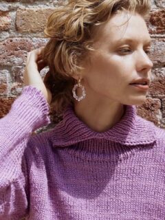 🪻Pull-over de Printemps dans un joli ton de lilas facile et rapide à tricoter en jersey endroit et côtes 1/1.🪻

👕Modèle 26 Gallery Visit du catalogue @wooladdicts 16.

🧶Coton Glow coloris 1158.0145 (66% Viscose (Lyocell), 26% Coton (Organic), 8% Polyamide).

🔄Tailles S-M/L-XL = 11/13 pelotes.

➿️Point de Jersey endroit et côtes 1/1.

🪡Aiguilles n°5 et 6 + Aiguille circulaire courte n°5.

Bon jeudi à toutes et tous !🙏
•
#ladylaine #glow #coton #wooladdicts #ideetricot