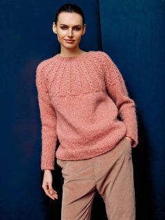 🦩🪸Un joli pull raglan que j'affectionne tricoté en top down en laine de lama. Je l'ai disponible en vente à la boutique et sur le site dans le coloris bleu ciel.🐦

👕Modèle 248 Claire du catalogue @langyarns_official Punto 89 Baby Lama.

🧶Laine Baby Lama coloris 1170.0009 pour le ton rose saumon et 0021 pour le bleu ciel.

🔄Tailles S-M/L-XL = 6/8 pelotes.

➿️Empiècement au point de torsades, Jersey endroit  et côtes 2/1.

🪡Aiguille circulaire N°5.

Très bon dimanche à toutes et tous !🙏
•
#ladylaine #boutiquelaine #boutiquefrançaise #jetricote #jetricotepourmoi #jaimetricoter #jaimeletricot #doityourself #diy #diytricot #dimanchetricot #dimanche #langyarns_official #langyarns #laine #babylama #lama #laineatricoter #lainedelama #topdown #topdownknitting #langyarnsbabylama #topdownsweater #pulltopdown #pullsanscouture #pulltricoté #pulllaine #pullfemme