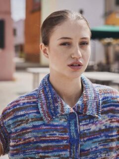🪅Tricot spécial débutante avec un coton aux coloris changeants et rapide à réaliser 🪅

🧥Modèle 4 Jule du catalogue @langyarns_fr Punto 91 Colorful, saison Printemps été 2026.

🧶Coton Lisboa coloris 1156.0009 de @langyarns_official 

🔄Tailles S-M/L-XL = 3/4 pelotes.

➿️Point de Jersey endroit et côtes 1/1.
 
🪡Aiguilles n°3 et 4.5.

Bon mardi !👌
•
#ladylaine #lisboa #tricotfacile #tricoter #ideetricot