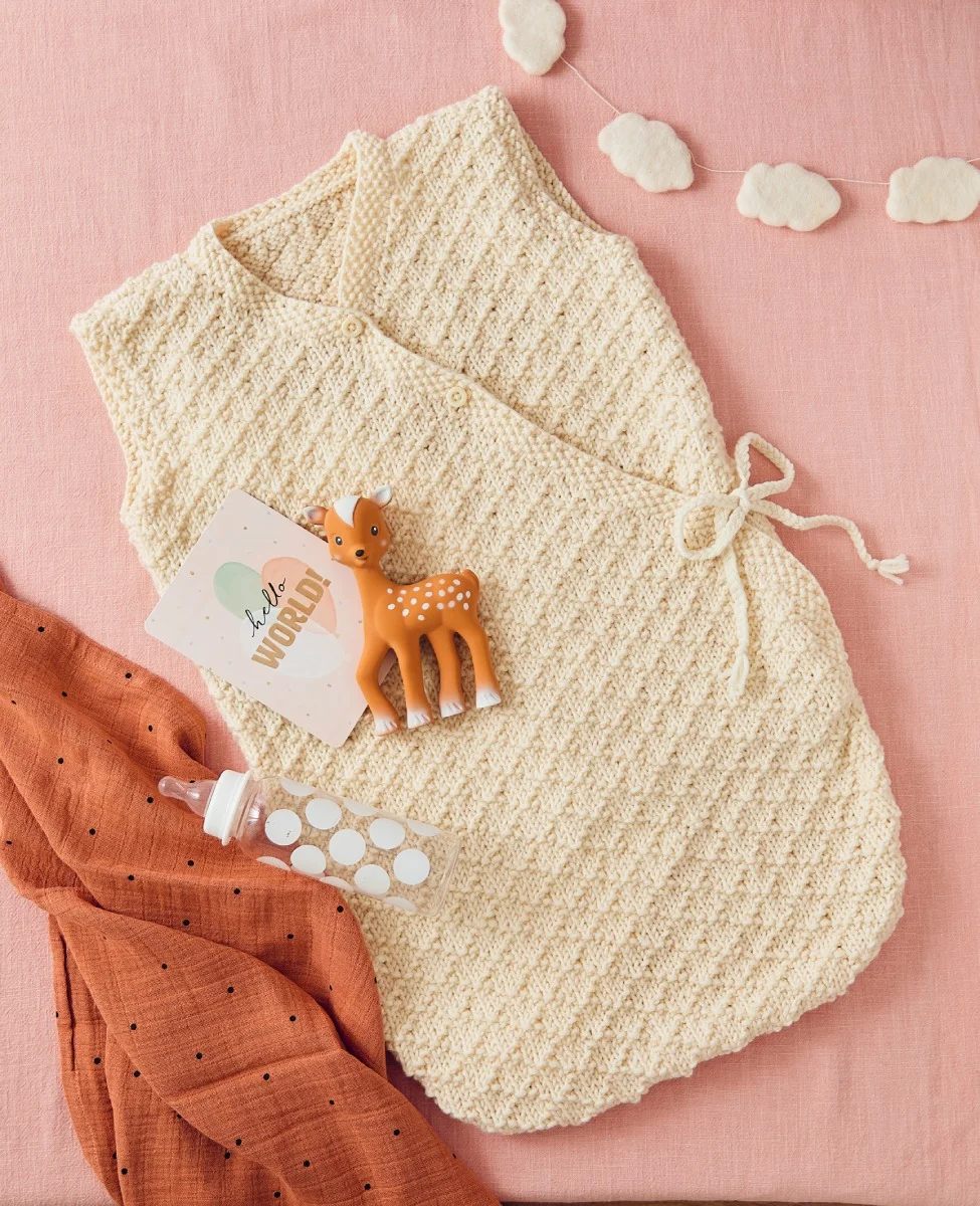 Livre tricoter un trousseau de naissance laines lang yarns de frederique alexandre