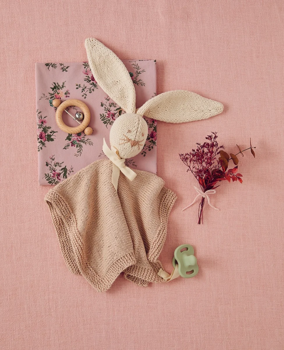 Livre tricoter un trousseau de naissance laines lang yarns de frederique alexandre