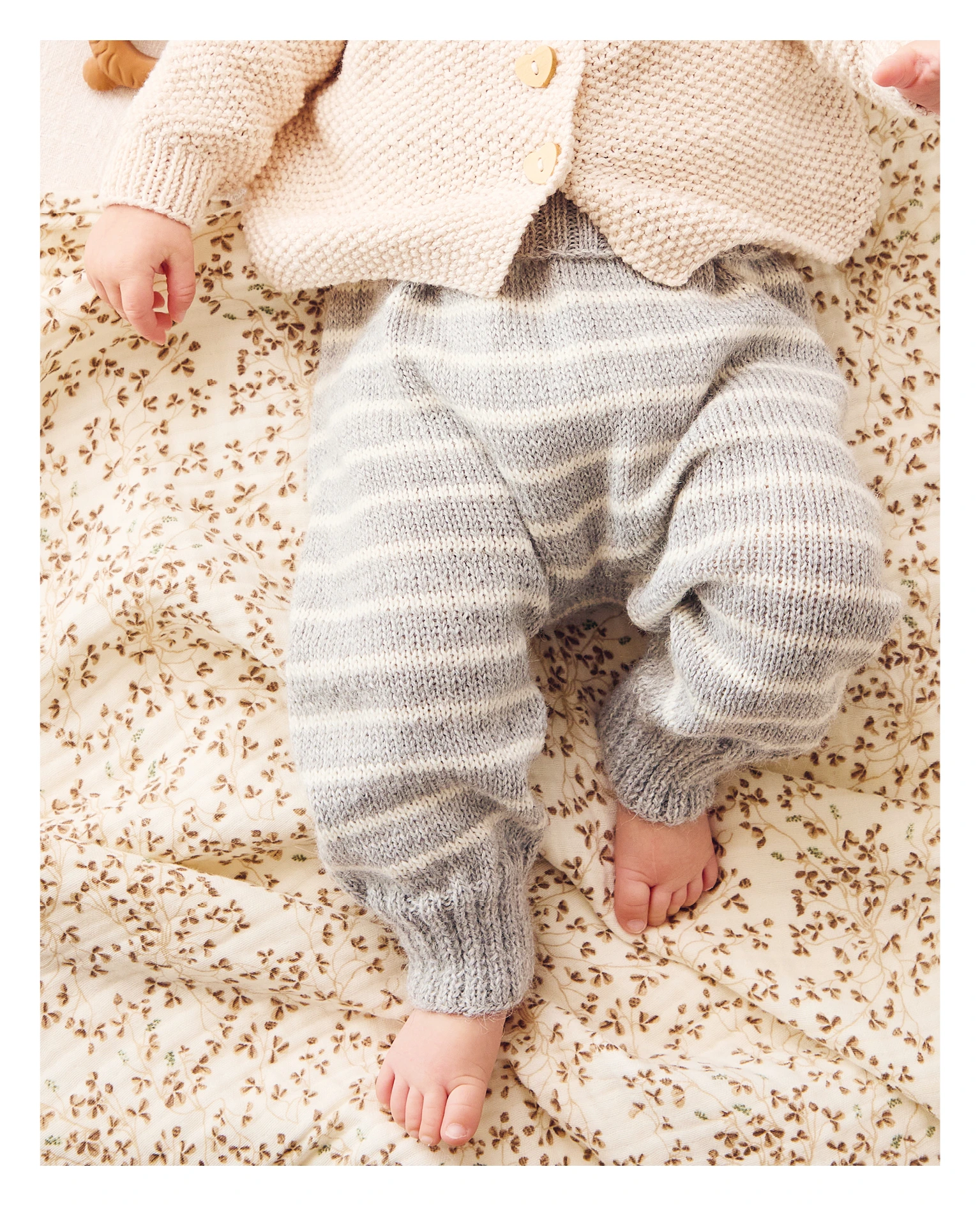 Livre tricoter un trousseau de naissance laines lang yarns de frederique alexandre