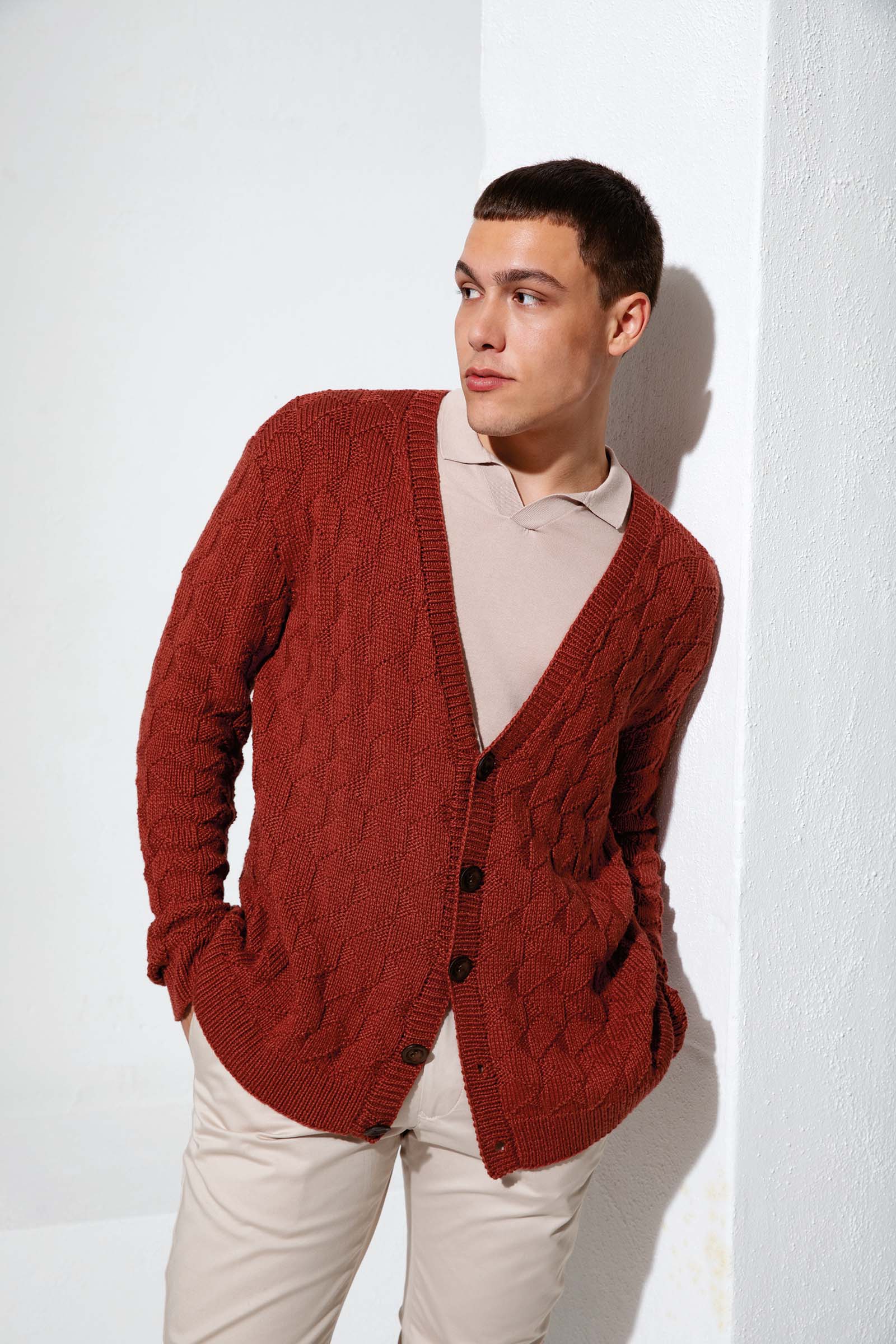 Gilet 48 du catalogue Lang Yarns FAM 272