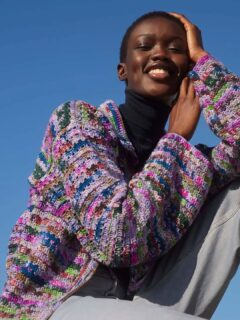 🫐🍇Vous êtes passionné(e)s par le crochet ? Ce gilet automnal aux tons de violet rentrera dans votre to-do-list !🍇🫐

👕Modèle 13 Good times du catalogue @wooladdicts Punto 86 Move.

🧶Laine Move 8 Ply coloris 1147.0010 de @langyarns_official

🔄Tailles S/M-L/XL = 7/8/9 pelotes.

➿Point de brides avec grille explicative dans le catalogue.

🪡Crochet n°5.

Bon mercredi !🙂
•
#mercredi #wooladdicts #langyarns #move #crocheter #crochetersofinstagram #crochetaddict #crochet #crocheting #mercredi #wednesday #gilet #cardigan #passioncrochet #crochetpassion #pattern #patroncrochet #picoftheday #photodujour #photooftheday #jecrochete #doityourself #faitmain #fattoamano #fashionknit