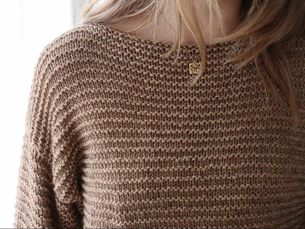 Pull Meadow de KnitAmore en Vaya Lang Yarns