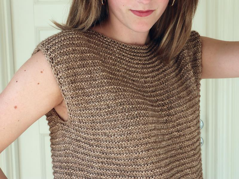 Débardeur Meadow de KnitAmore en Vaya Lang Yarns