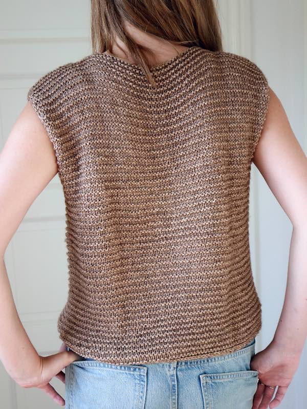 Débardeur Meadow de KnitAmore en Vaya Lang Yarns