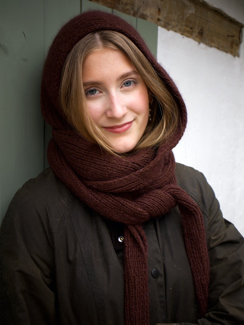 Isolde Hood de Knitamore