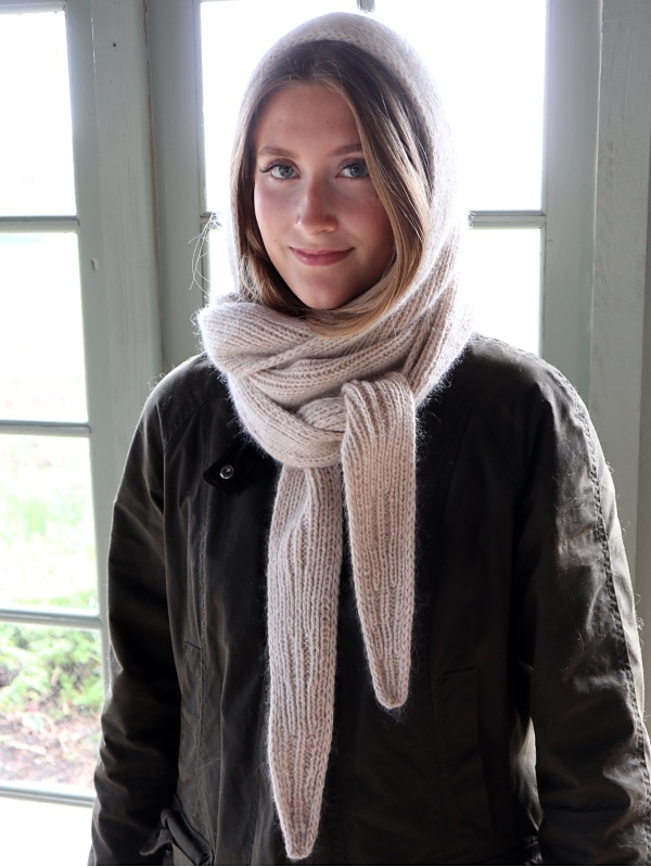 Isolde Hood de Knitamore