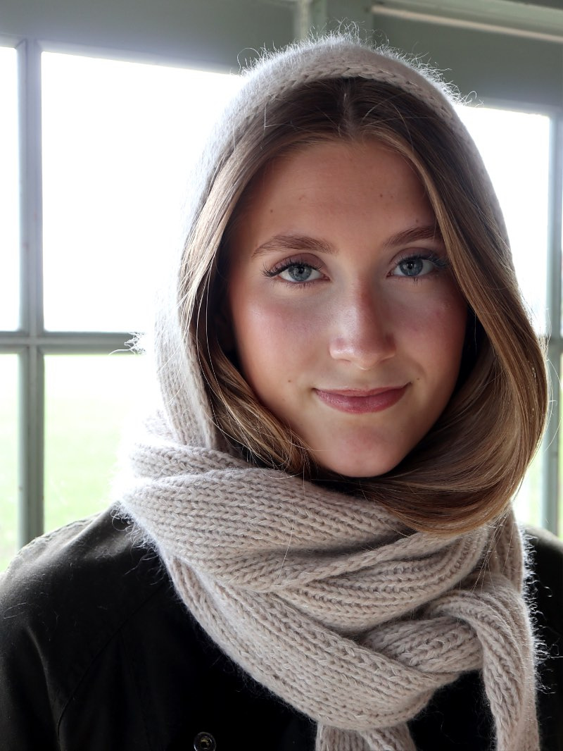 Isolde Hood de Knitamore