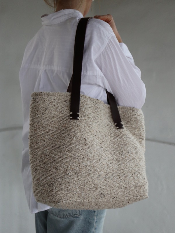 Sac Vendela Shopper laine Donegal tweed + Lang Yarns de KnitAmore