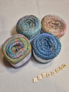 🔮Laissez-vous envoûter par l'effet "Mirage" de ce fil unique : Illusion de @langyarns_official.🔮 

Ce fil est une combinaison de coton et de viscose de bambou 🎋qui se distingue par ses teintes exceptionnelles. Chaque fil est imprimé individuellement avec un dégradé de couleur identique avant le retors, créant ainsi des nuances changeantes au sein de la pelote. Qu'il soit tricoté ou crocheté, ce fil mouliné donne naissance à une surface où les couleurs se répartissent de manière harmonieuse, offrant un effet envoûtant qui évoque un mirage.

Composition: 55% coton, 45% viscose de bambou.🎍

Coton mat.

Pelote de 100 g. = 270 m.

🪡Aiguilles n°3.5 - 4.

Echantillon pour 10 cm = 22 m et 31 rgs.

Prévoir 6 pelotes pour un pull homme, 5 pelotes pour femme, 4 pelotes pour un 10 ans.

📸Disponible en plusieurs coloris sur notre site www.ladylaine.net et en boutique Ladylaine.

Bon mercredi !😊
•
#ladylaine #Illusion #viscosebamboo #langyarns #filatricoter