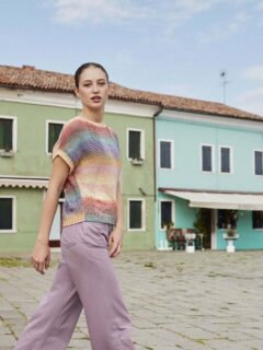 🦄Tendance tricot pull aux coloris dégradés dans le fil Quattro Dégradé de @langyarns_official 🦄

👕Modèle 1  Francine du catalogue @langyarns_fr Punto 91 Colorful.

🧶Coton Quattro Dégradé coloris 1088.0013 de @langyarns_nl.

🔄Tailles S-M/L-XL = 3/4 pelotes.

➿️Point de Jersey endroit et envers, côtes 2/2 et bandes fantaisie de chaque côté du devant et du dos.
 
🪡Aiguilles n°2.5 et 3.5.

Bon jeudi !🌞
•
#ladylaine #coton #quattro #doityourself #langyarns