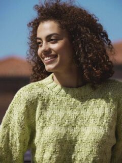 🍵Jolie couleur pistache ou thé matcha pour ce joli pull tricoté avec un motif zig zag.🍵

👕Modèle 11 Handmade Indulgence du catalogue @wooladdicts 16.

🧶Coton Glow coloris 1158.0116.

🔄Tailles S/M/L/XL = 11/12/13/13 pelotes.

➿️Point fantaisie, jersey endroit et envers, côtes 2/2 

🪡Aiguilles n°5 et 6, Aiguille circulaire courte n°5.

Bon vendredi !✌️
•
#glow #ladylaine #wooladdicts #pulltricot #langyarns