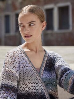 🪽🐦Passion crochet avec ce joli modèle tricoté 🐦🪽

🧥Modèle 15 Jordin du catalogue @langyarns_fr Punto 91 Colorful.

🧶Coton Quatto dégradé coloris 1088.0020 de @langyarns_fr.

🔄Tailles S-M/L-XL = 8/10 pelotes.

🪡Crochet n°3.5.

Bonne journée !🙏
•
#ladylaine #crochet #cardigan #giletcrochet #langyarns