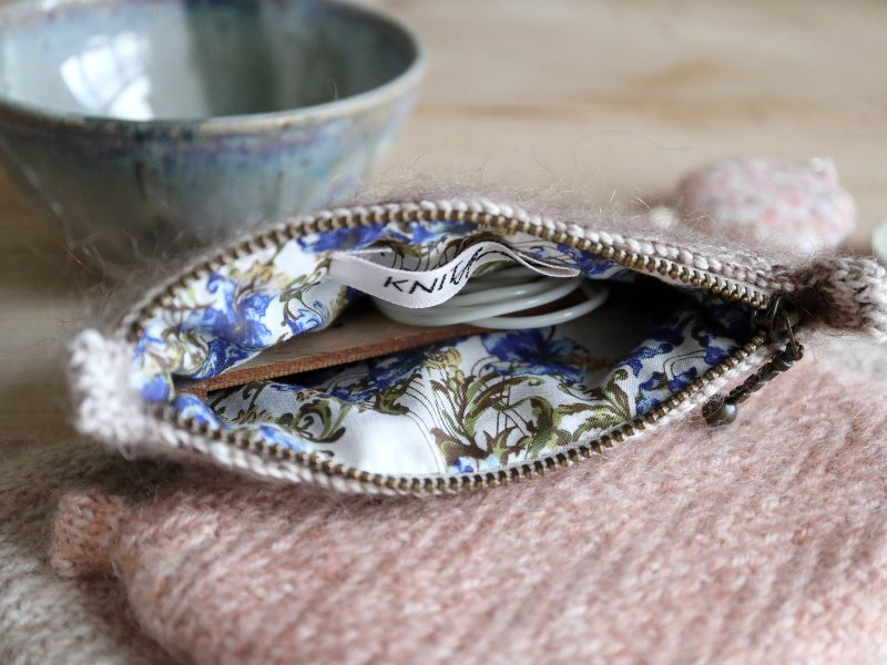 Pochette violetta laines Lang Yarns de Knitamore