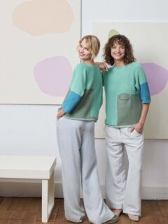 🌱🩵💙2 jolis modèles à tricoter à base d'algues marines Seacell à décliner selon ses envies💙🩵🌱 : 

👕Modèle 17 Quennie du catalogue @langyarns_official FAM 288 Collection, saison Printemps été 2026.

🧶Coton Océania de @langyarns_fr.

🔄Taille unique.

Coloris 1142.0072 = 5 pelotes , 1142.0092 = 2 pelotes,  1142.0058 et 1142.0074 = 1 pelote de chaque.

➿️Point de Jersey endroit.

🪡Aiguilles n°3.5, 1 ou 2 Aiguilles auxiliaires avec câble.

Autre version, modèle 18 Querida au point de blé, point de riz et Jersey endroit.

Même coloris utilisés. Taille unique.

Quelle version préférez vous ?🩵💙

Bonne journée !😀
•
#oceania #seacell #langyarns #ladylaine #coton